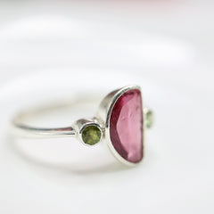 Pink Flat-Cut Tourmaline Ring with Green Accents – 925 Sterling Silver